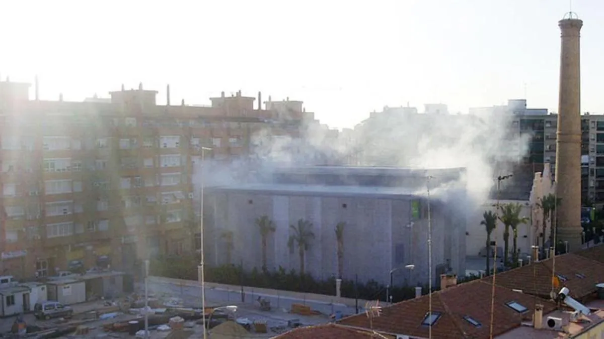 
                                                  A la sombra de la subestación de Patraix: los vecinos piden que las instalaciones se soterren
                                              