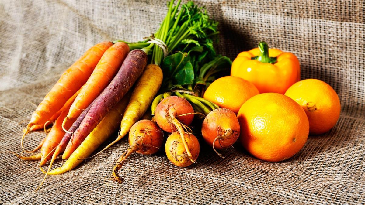 
                                                            ¿Qué alimentos podemos consumir para preparar la piel frente a la exposición al sol?
                                                        