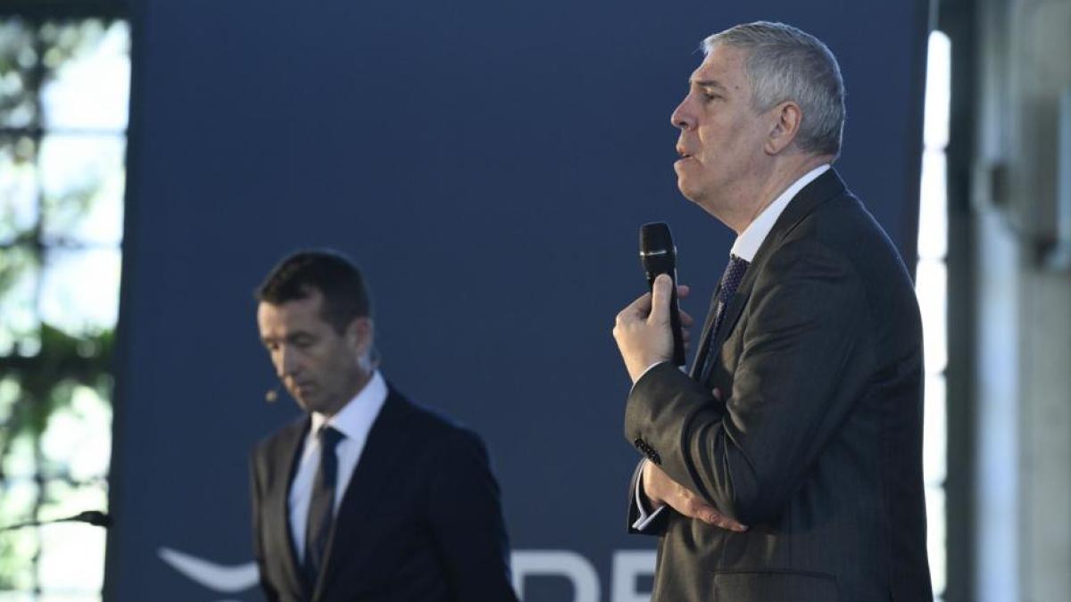 
                                                                                    Fondos extranjeros cuestionan el relevo de Escribano al frente de Indra
                                                                                