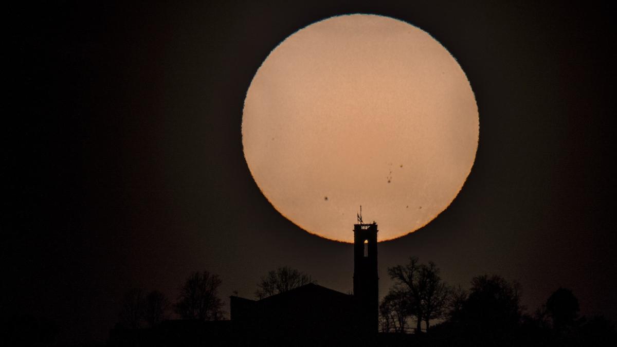 
                                                                                                                                                La puesta de sol en Vic destacada por la NASA
                                                                                                                                            