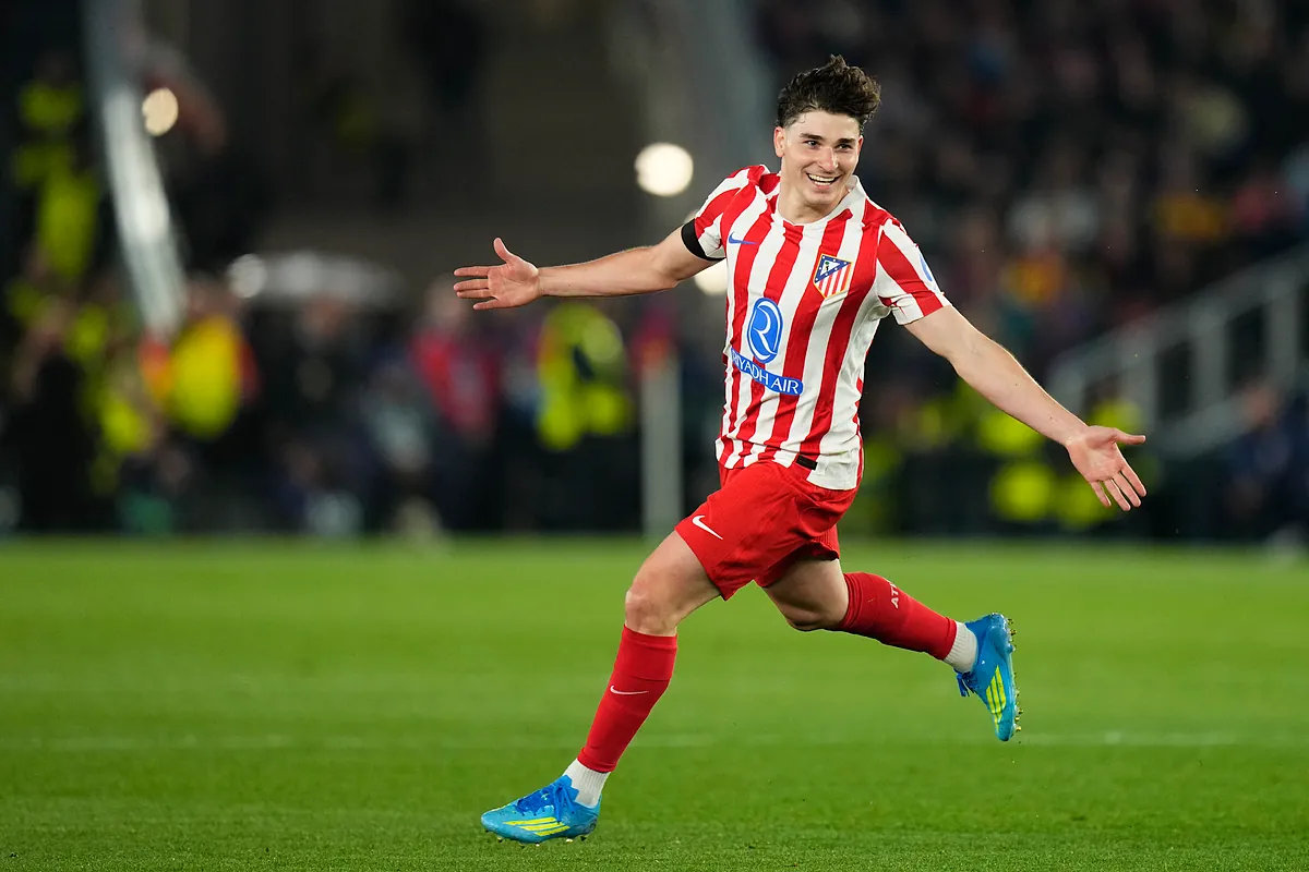 Julián Álvarez se aclimata al Camp Nou y Dios pone fecha a su venta