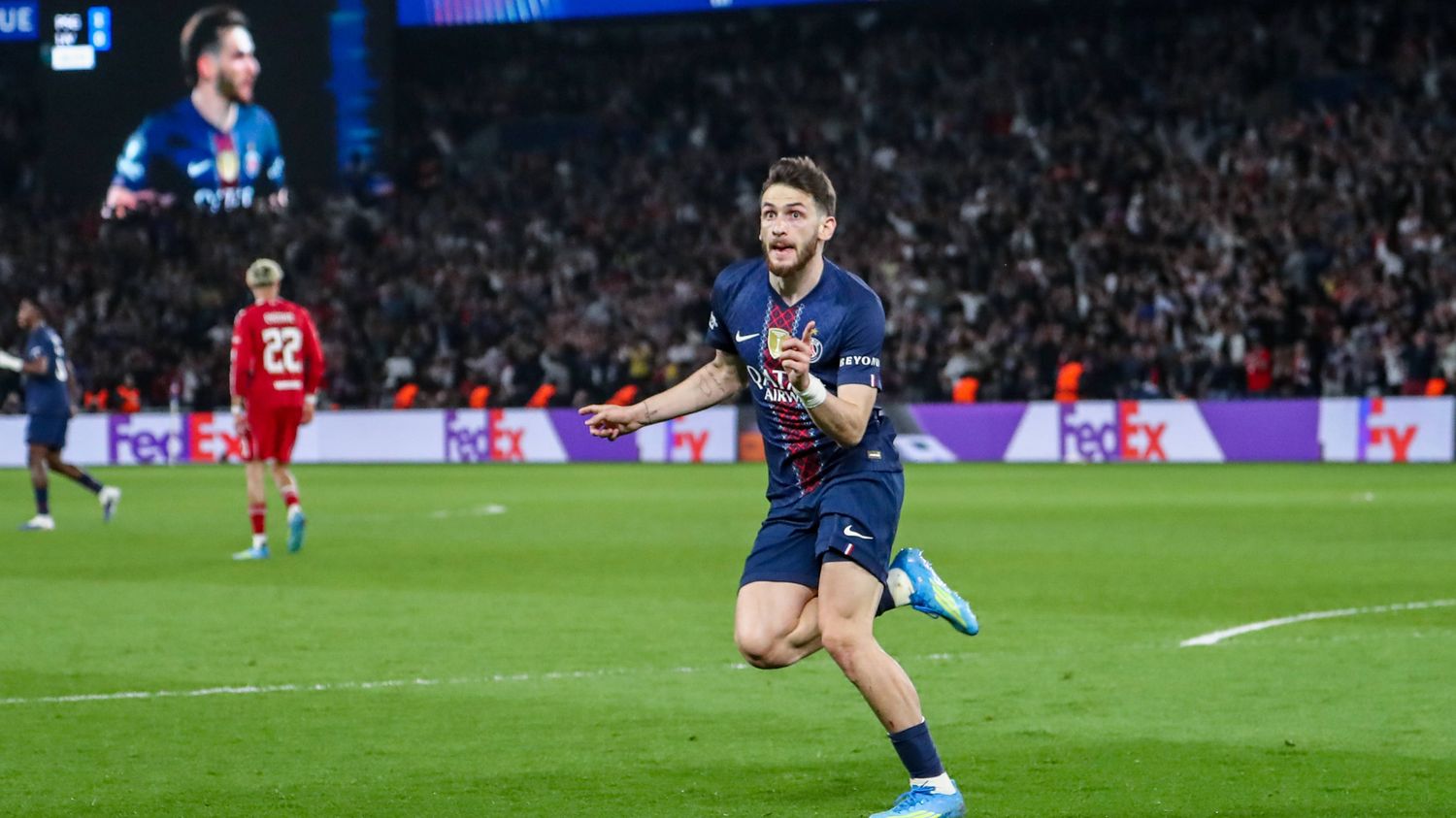 Ligue des champions : Khvicha Kvaratskhelia, l'homme des grands soirs du PSG