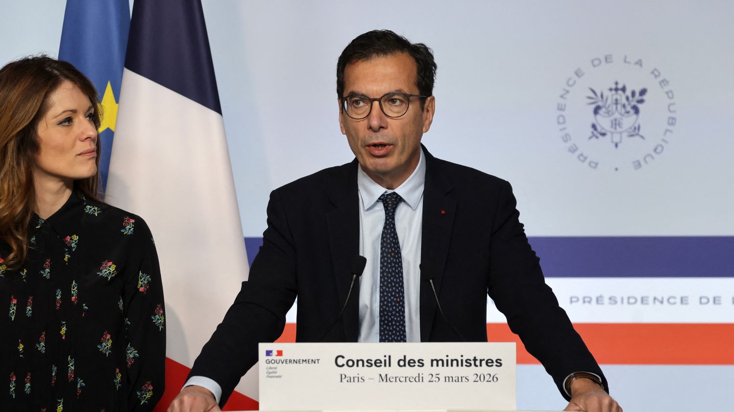 Face à la hausse des arrêts maladie, le gouvernement annonce un renforcement des contrôles et un "kit de prévention" de l'absentéisme
