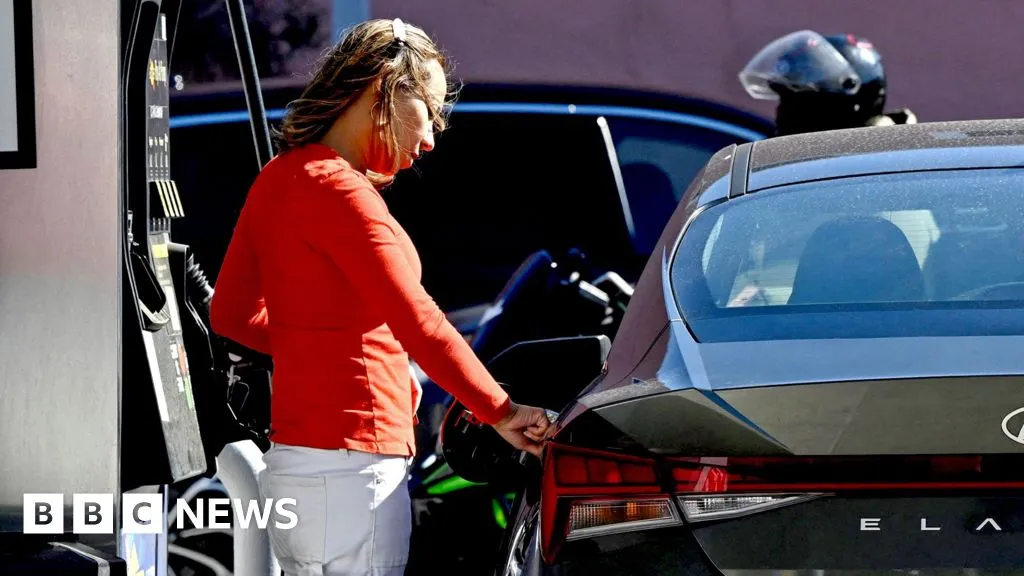 Petrol and diesel prices rise again as concerns grow over ceasefire