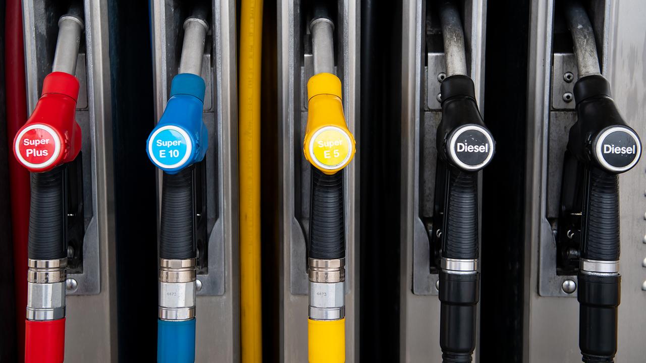 Leichte Entspannung an der Zapfsäule