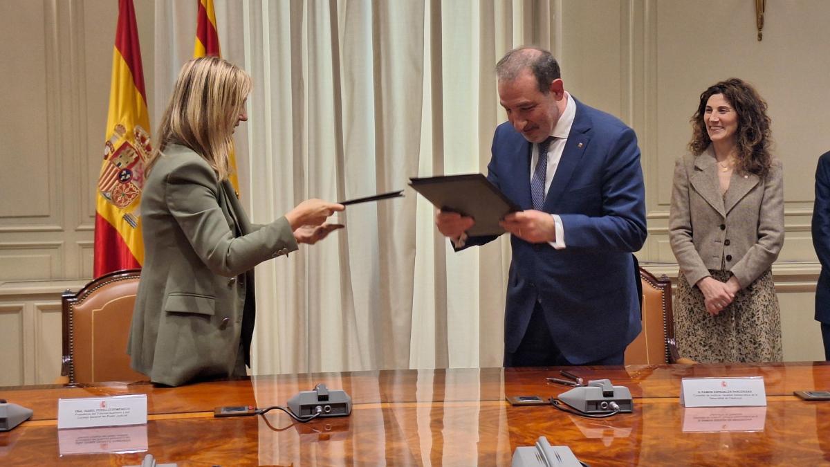 
                                               El CGPJ y la Generalitat acuerdan ofrecer cursos de catalán a jueces de toda España
                                           