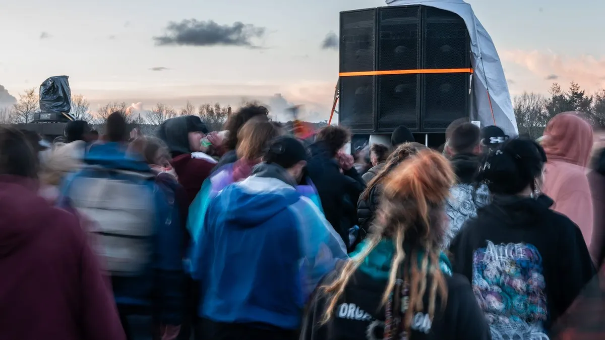Durcir les sanctions contre les free parties, "c'est complètement aberrant", selon le DJ français Eric Labbé