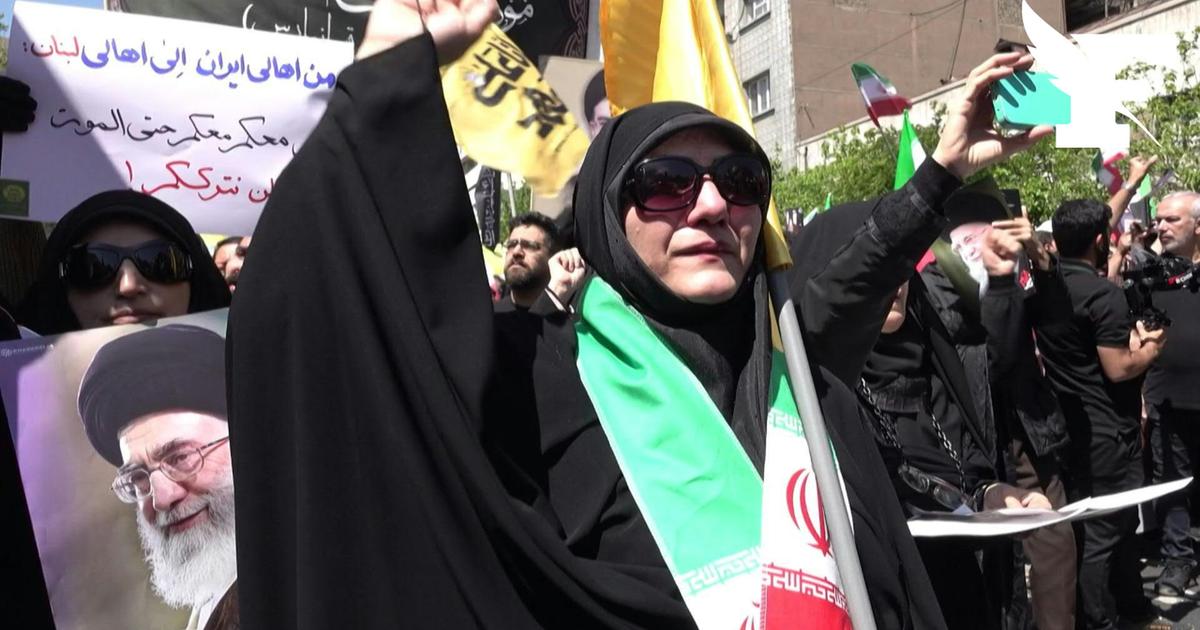 Portraits du défunt, drapeaux de la République islamique... Des milliers d’Iraniens ont rendu hommage à Ali Khamenei, 40 jours après sa mort