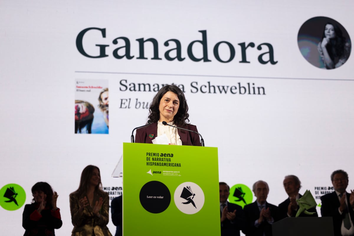 “¿Por qué perder el tiempo en 250 páginas si puedo contarlo en 20?”: la escritora Samanta Schweblin, ganadora del premio Aena, en siete cuentos