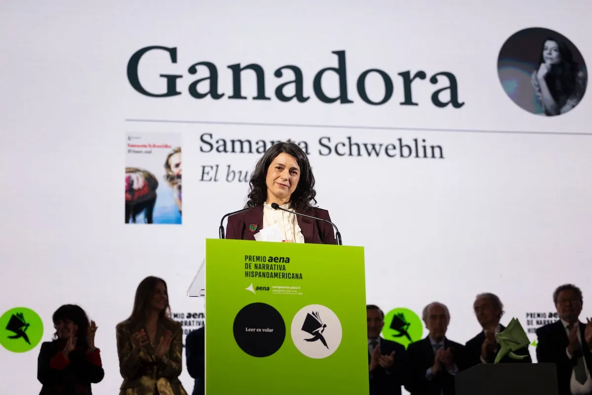 “¿Por qué perder el tiempo en 250 páginas si puedo contarlo en 20?”: la escritora Samanta Schweblin, ganadora del premio Aena, en siete cuentos