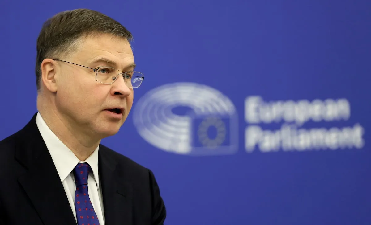 Bruselas responde a los gobiernos que piden gravar los beneficios extraordinarios de las energéticas: “Nada lo impide”
