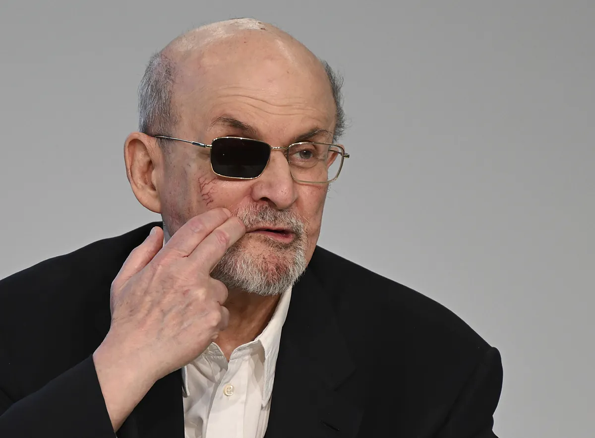 Salman Rushdie: "Goya en sus 'Pinturas negras' describe muy bien el momento oscuro de hoy"