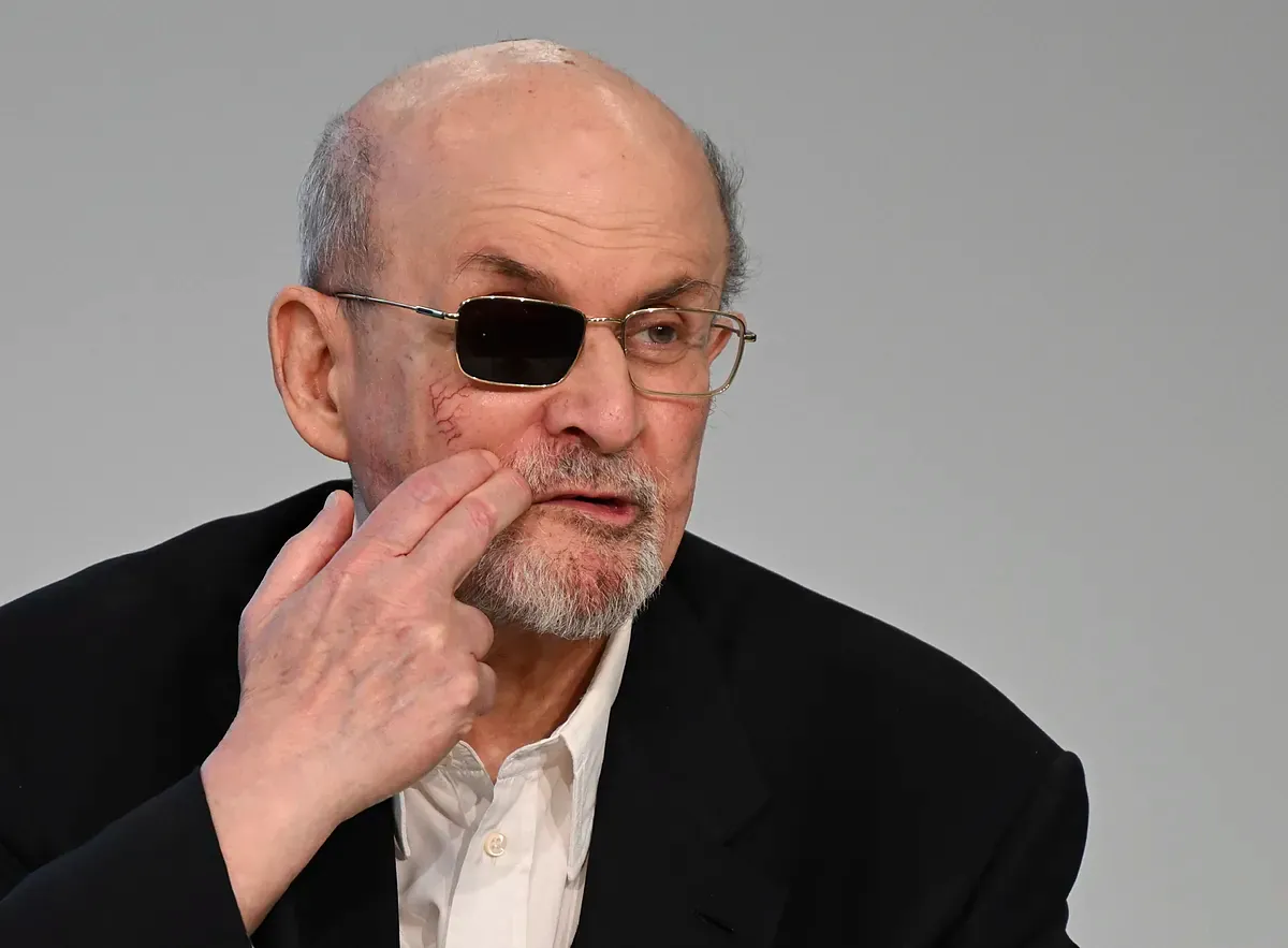 Salman Rushdie: "Goya en sus 'Pinturas negras' describe muy bien el momento oscuro de hoy"