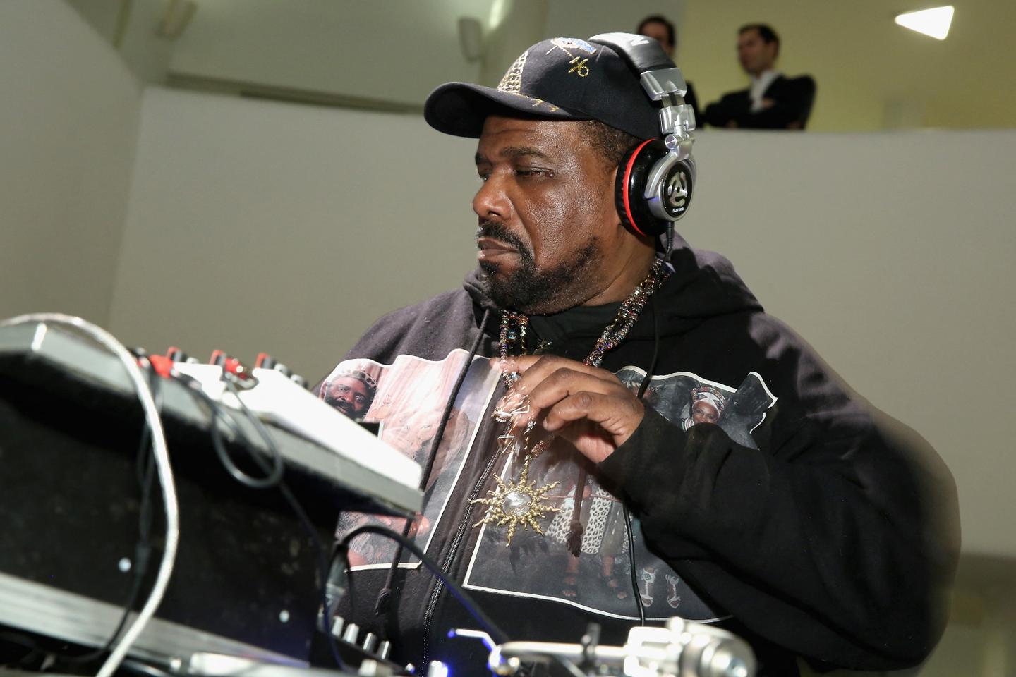 Afrika Bambaataa, pionnier du hip-hop et fondateur de la Zulu Nation, est mort à 68 ans