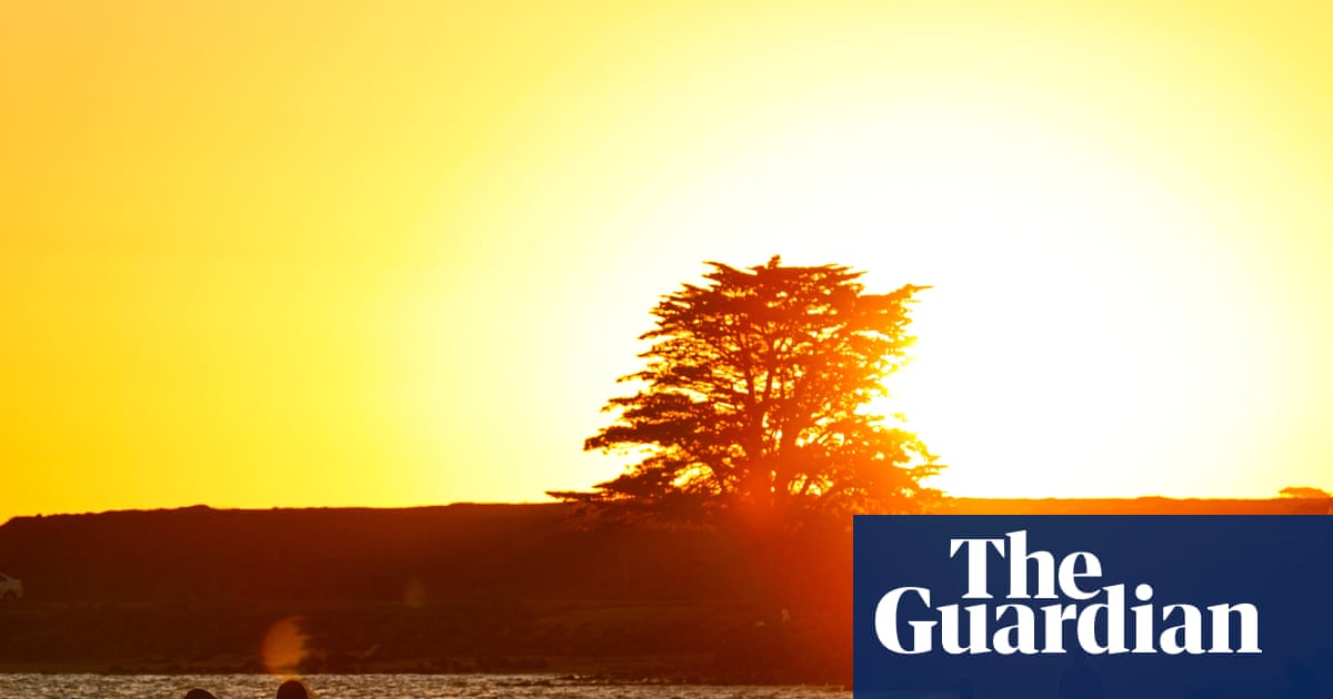 Australia’s most severe heatwave in six years descends on south-eastern states as Melbourne to hit 42C