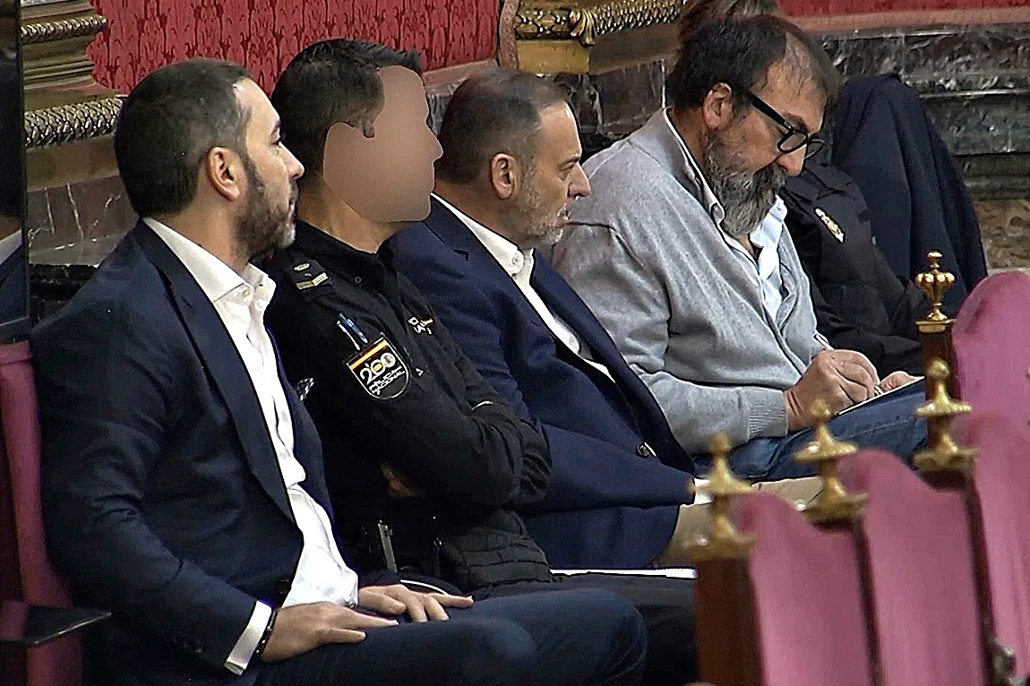 El Gobierno se mete en la 'nevera' mientras se multiplica el escándalo de Ábalos en el Supremo