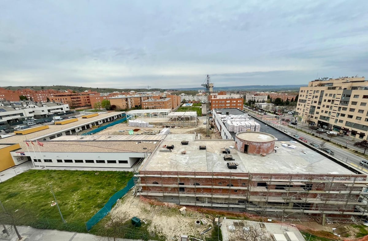 Cinco cursos con el colegio a medias: las familias de un centro público de Rivas se encierran para pedir que acaben las obras