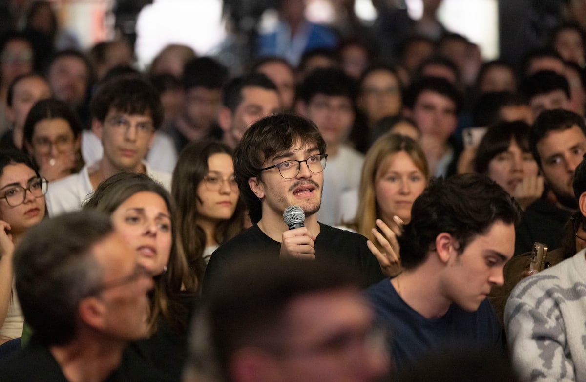 Los asistentes de la conferencia de Rufián y Montero: “Me gustaría creer en la unidad de la izquierda” 