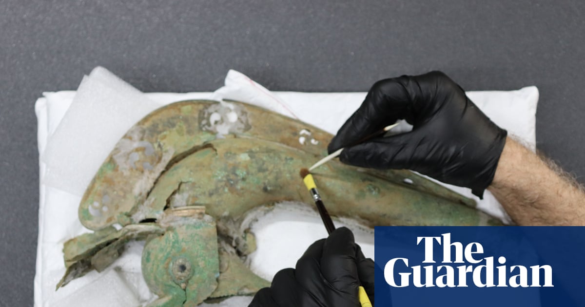‘Extraordinary’ iron age war trumpet find in Britain may have Boudicca links