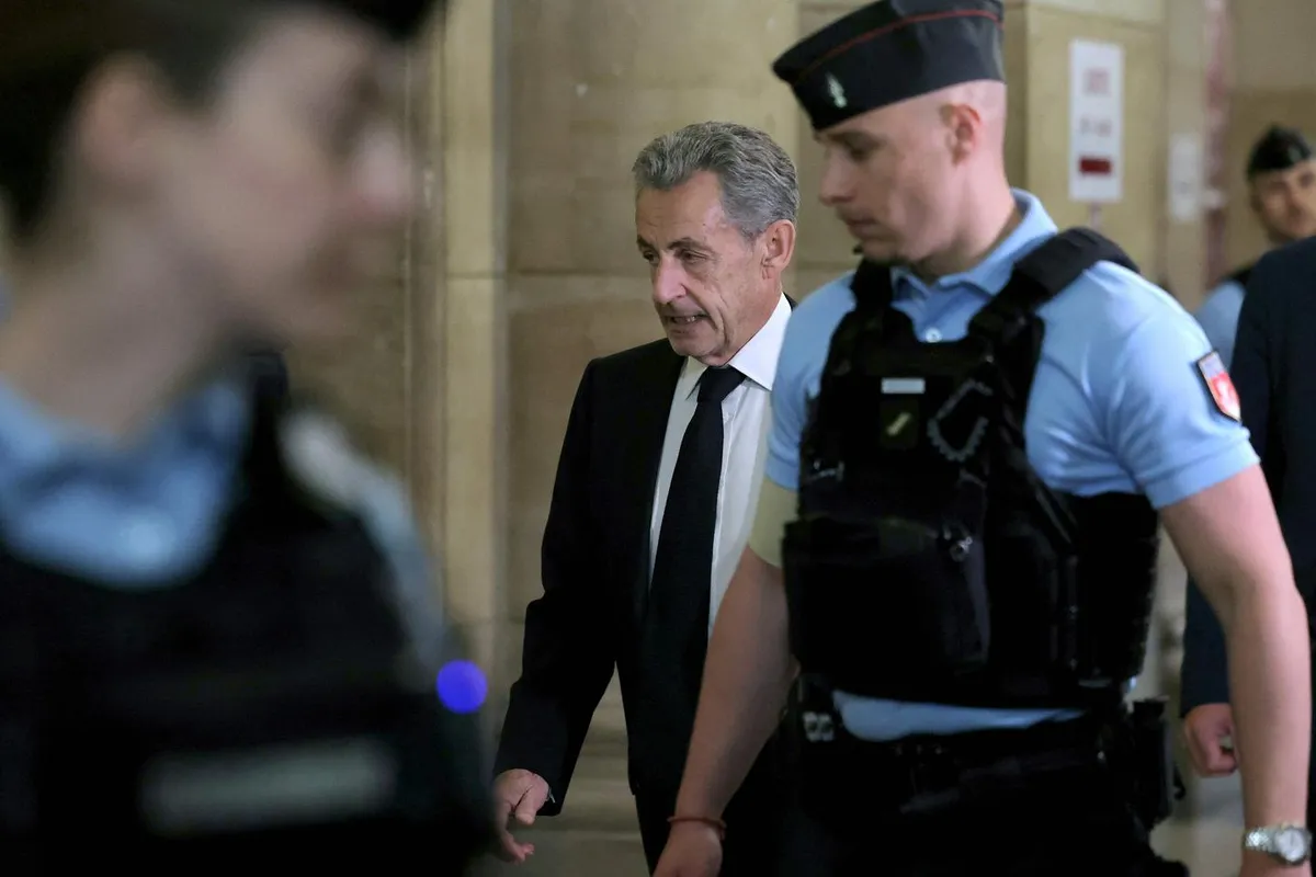 Nicolas Sarkozy persiste dans sa stratégie de charger ses anciens proches au procès en appel de l’affaire libyenne