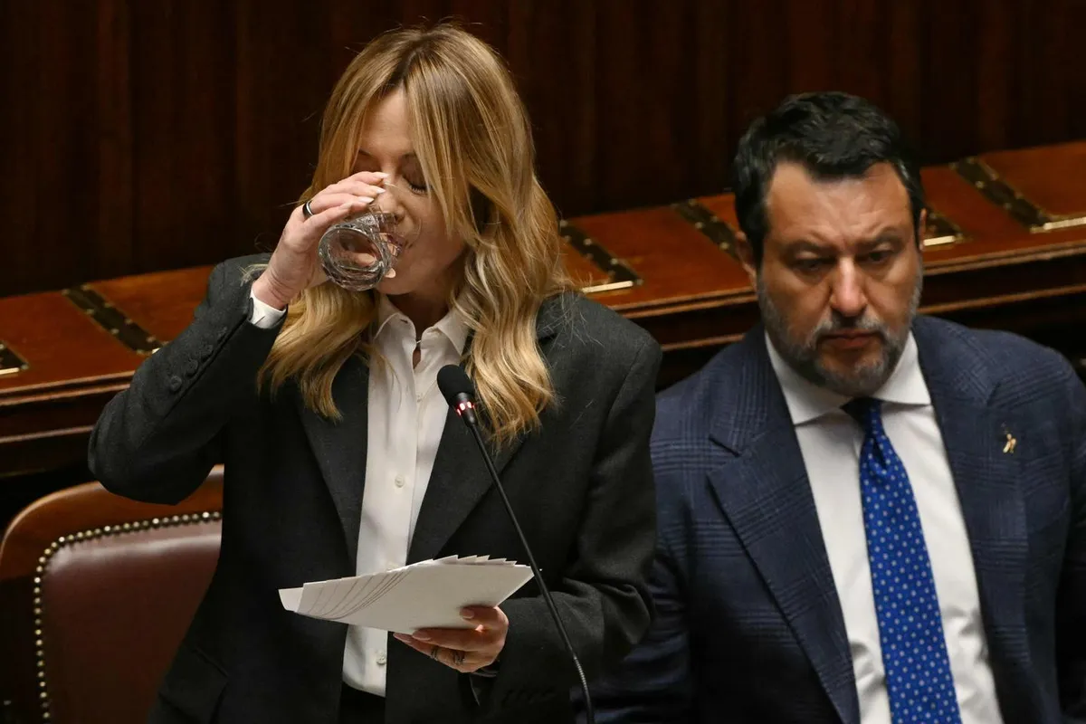 En Italie, Giorgia Meloni maintient le cap de son gouvernement après sa défaite au référendum