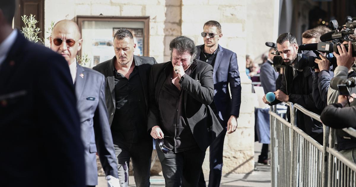 Obsèques de Loana : Éric Ciotti, Alexia Laroche-Joubert, Benjamin Castaldi, Steevy réunis devant le cercueil rose de la star