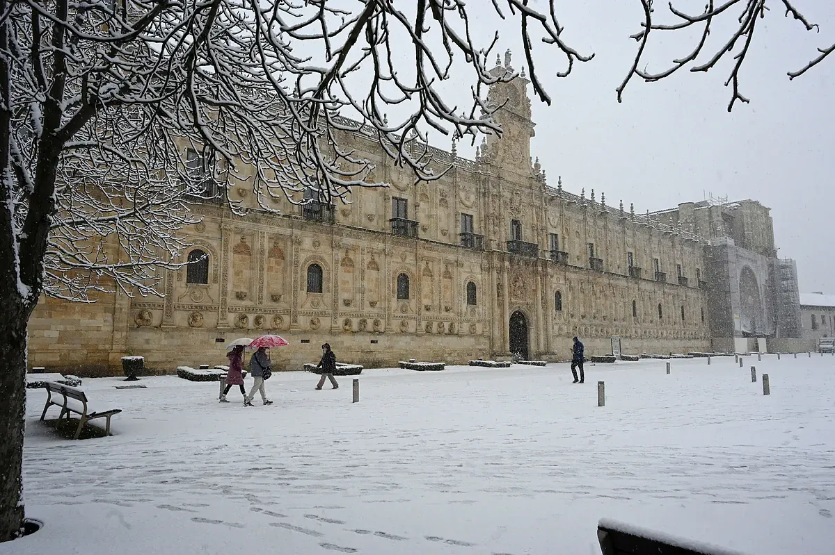 Una ciclogénesis mediterránea provocará un giro brusco del tiempo y devolverá el invierno a casi toda España con lluvias, nieve y una gran caída de temperaturas