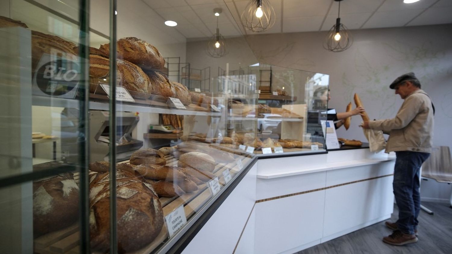 Les "boulangers et les fleuristes n'ont-ils pas le droit d'ouvrir" leur boutique le 1er-Mai, jour de la fête du travail ?