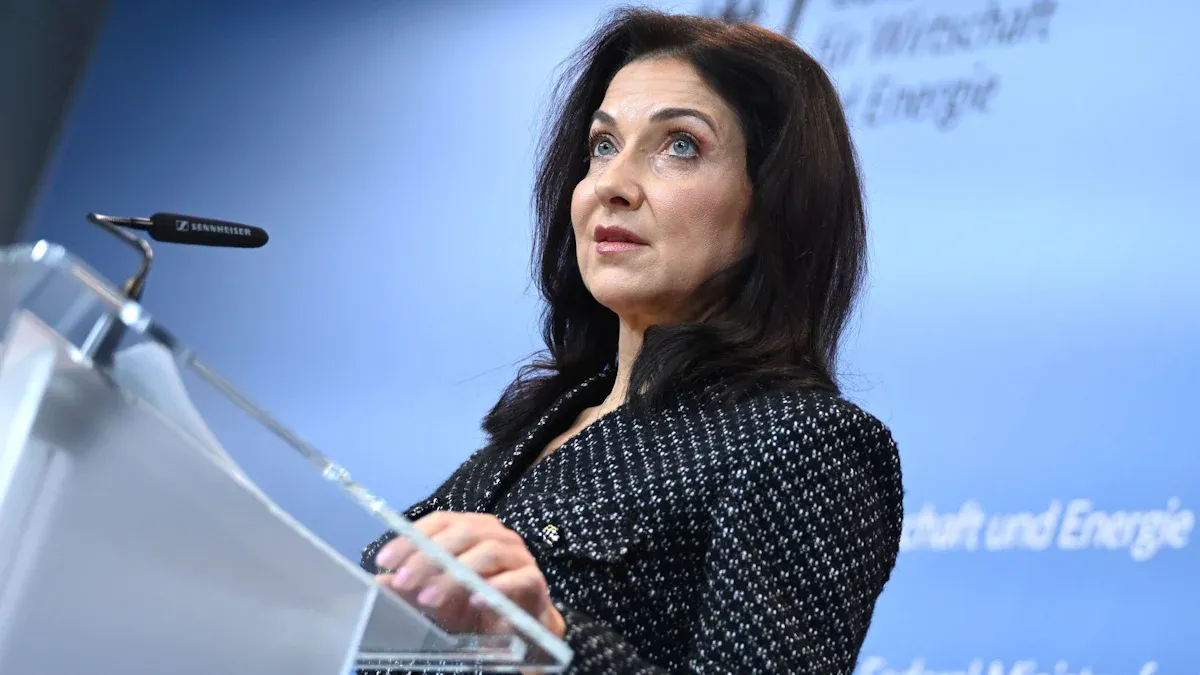 Bundespolitik: Streit um Entlastungen: Reiche attackiert SPD