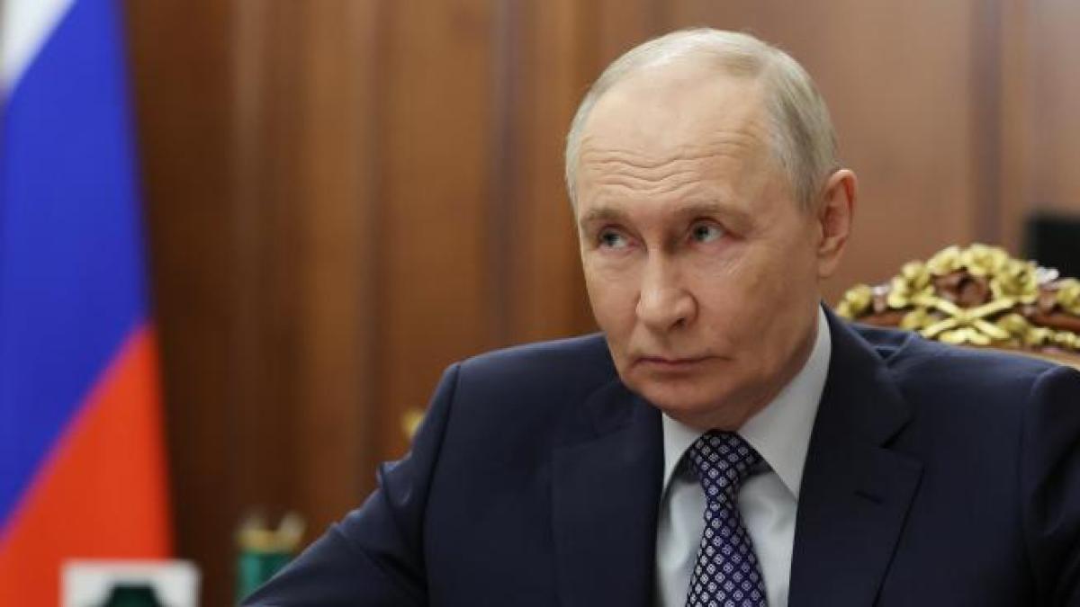 
                             Rusia y Ucrania anuncian una breve tregua por la Pascua ortodoxa
                         