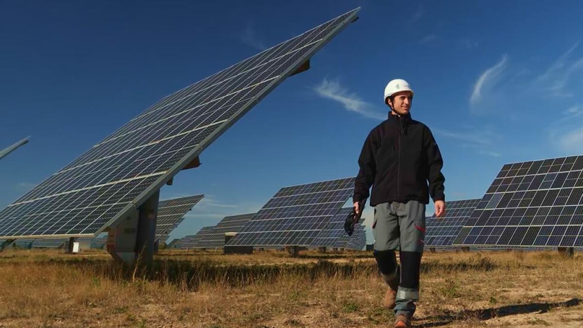 
                               El papel de las empresas como agentes de cambio hacia un modelo energético sostenible
                           
