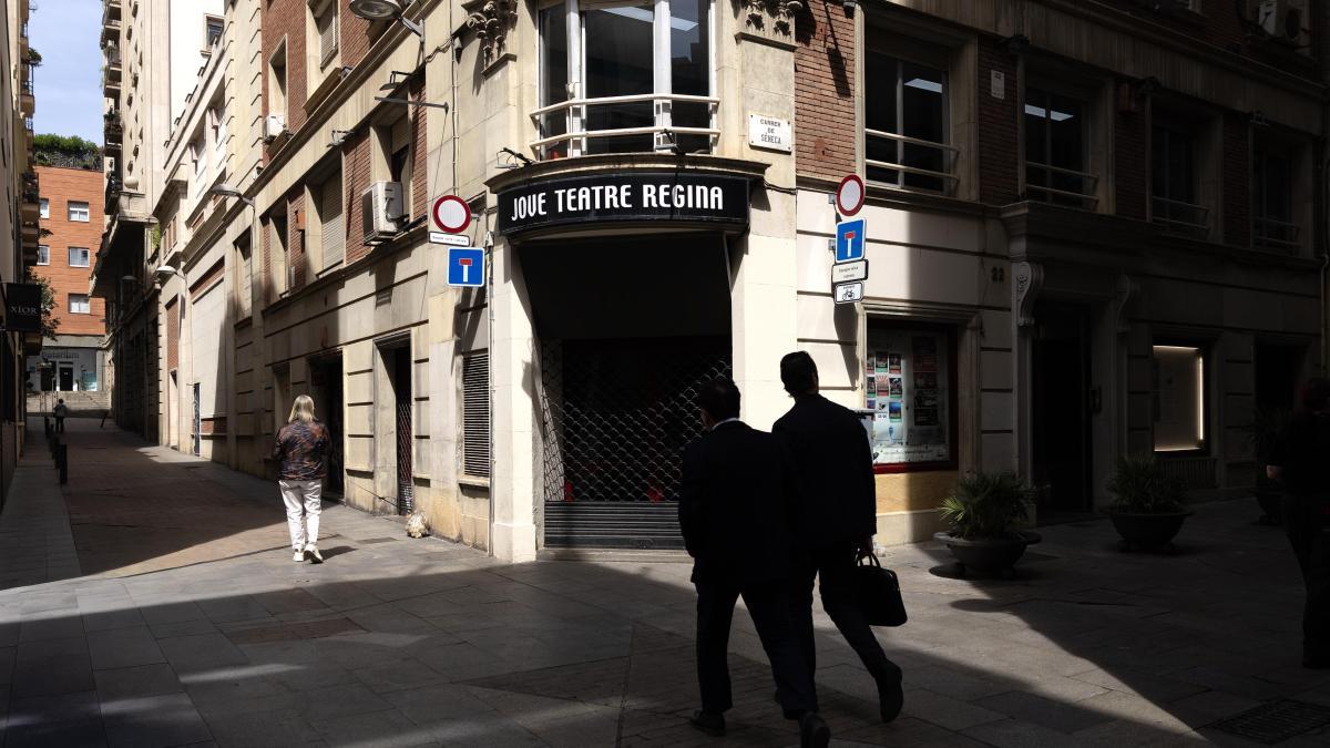 
                                           ¿Adiós al teatro Regina?
                                       