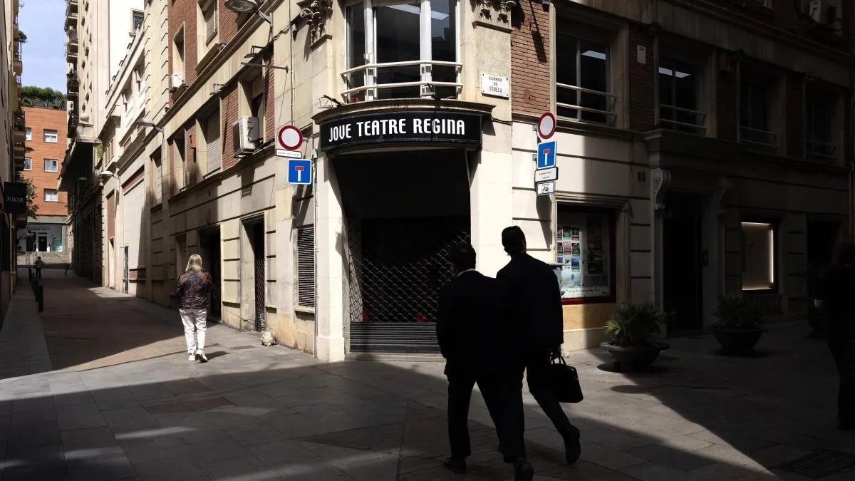 
                                           ¿Adiós al teatro Regina?
                                       