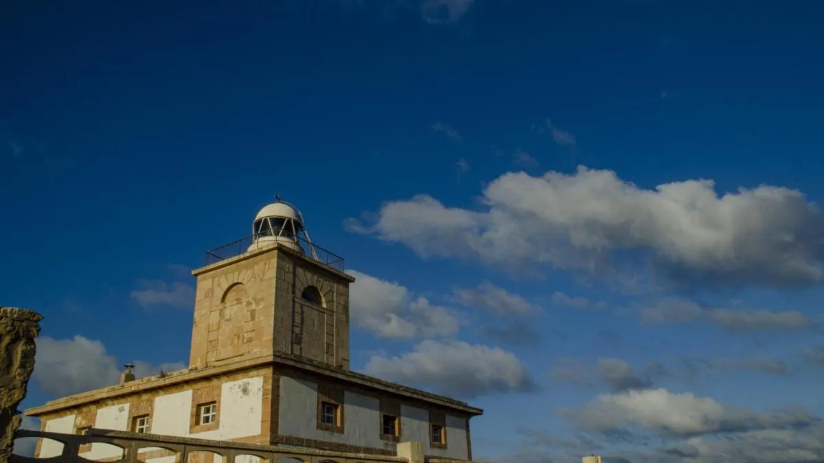 
                                               Del faro de Tabarca a los Docks del puerto de València, obras que la ingeniería pide cuidar
                                           