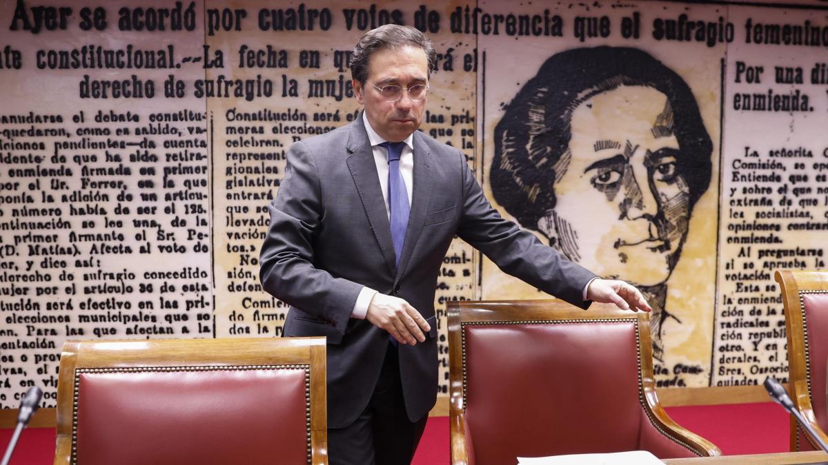 
                                                                                  Albares exige disculpas al PP por rebajar la retención del casco azul español: “Me avergonzó”
                                                                              