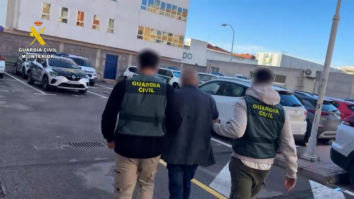 
                                                                                                 Detenido por robar a personas mayores en las habitaciones del hospital de Torrevieja
                                                                                             
