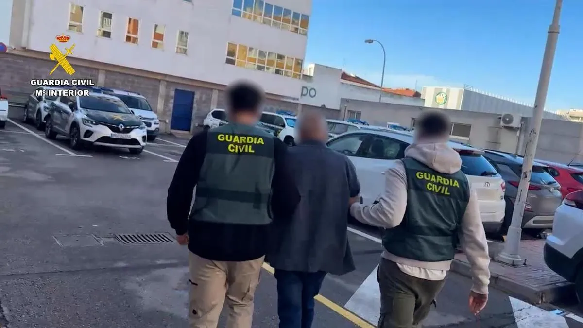 
                                                                                                 Detenido por robar a personas mayores en las habitaciones del hospital de Torrevieja
                                                                                             