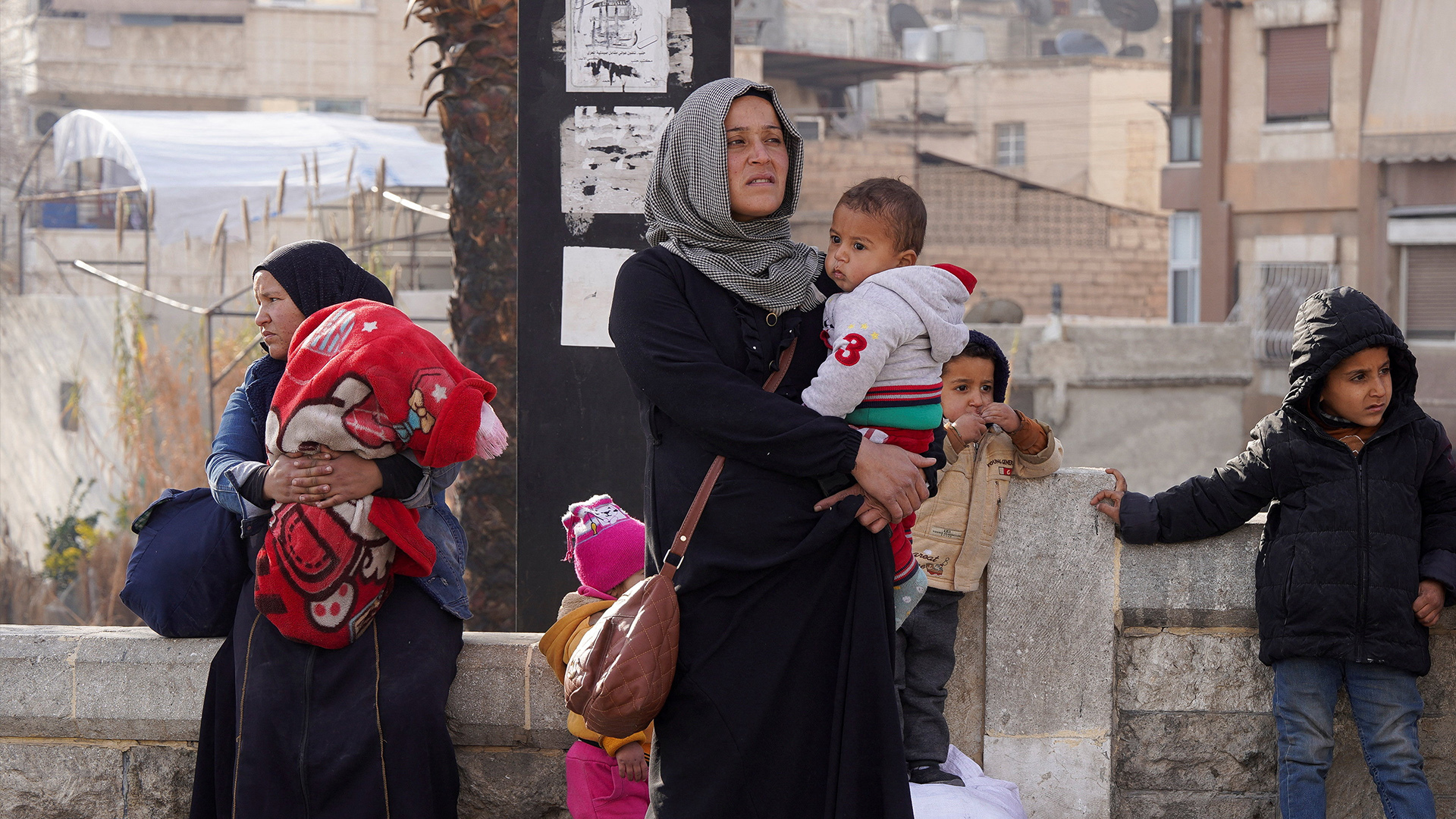 Thousands flee fighting in Syria’s Aleppo