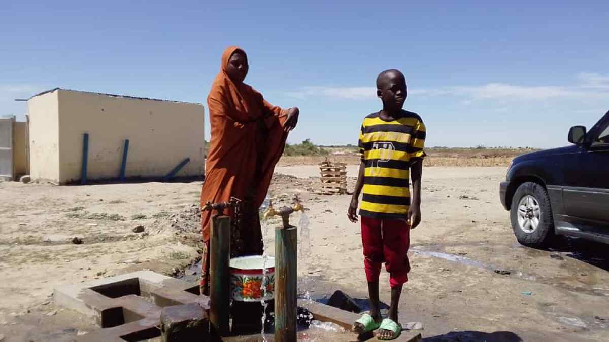 Refugees return to ruined Nigerian town despite threats from armed groups