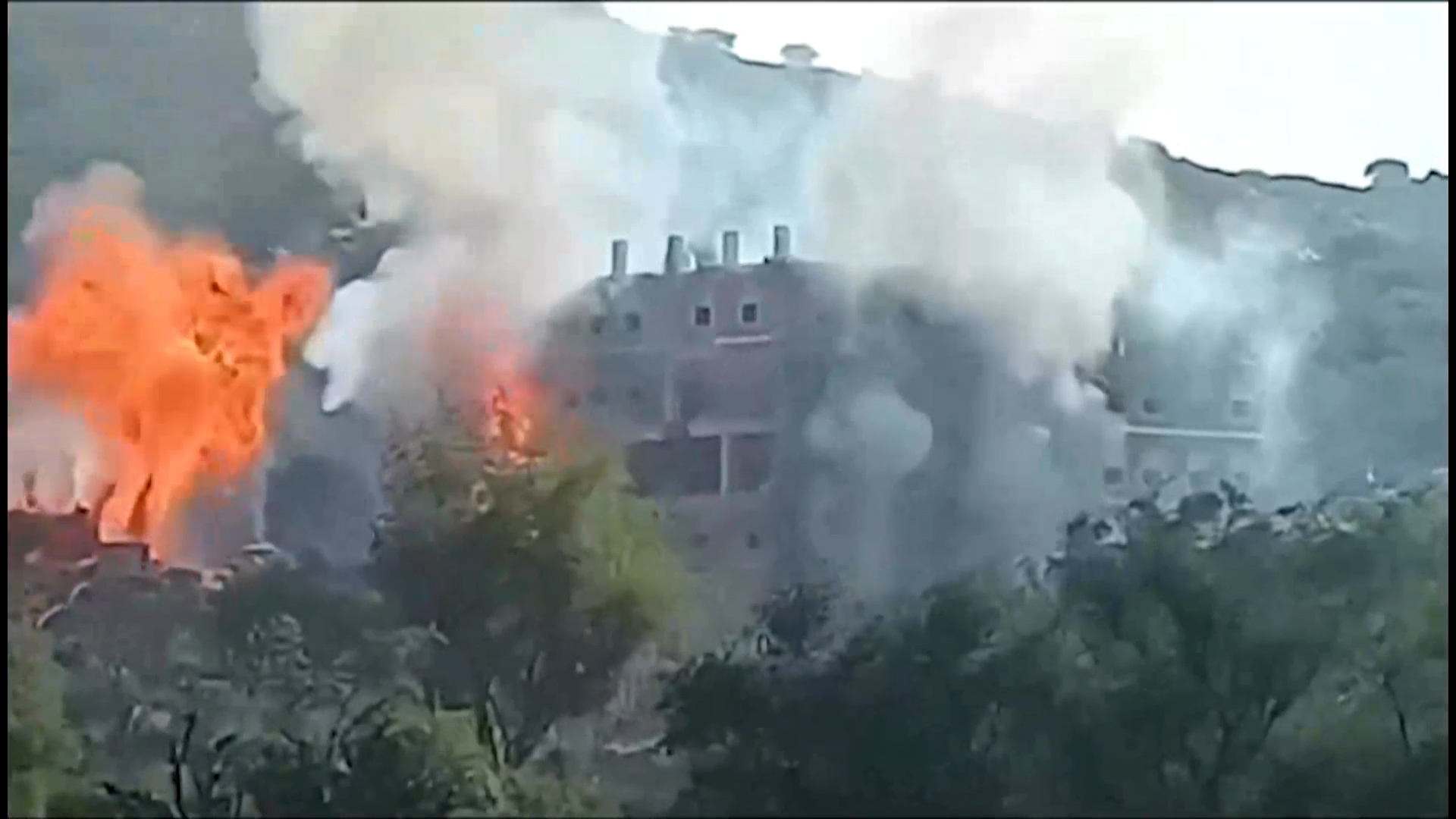 Saudi-led coalition attacks south Yemen separatists