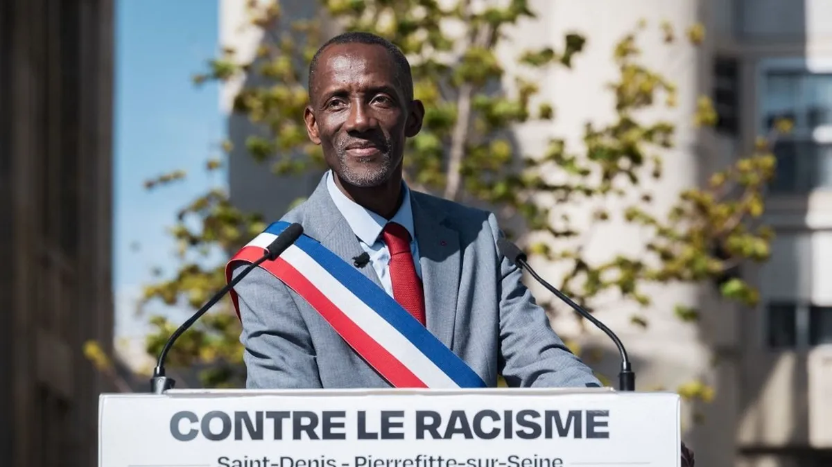 Cinq élus noirs de LFI portent plainte après des courriers et des tags racistes
