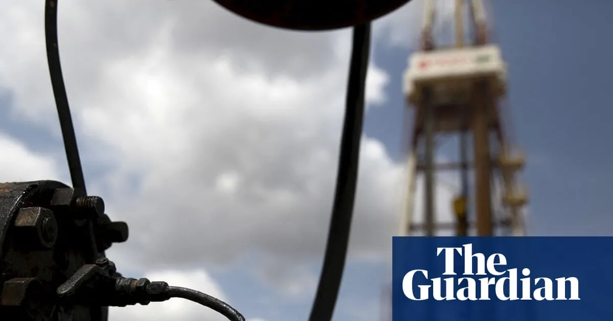 Oil prices fall after Trump says Venezuela will send up to 50m barrels to US
