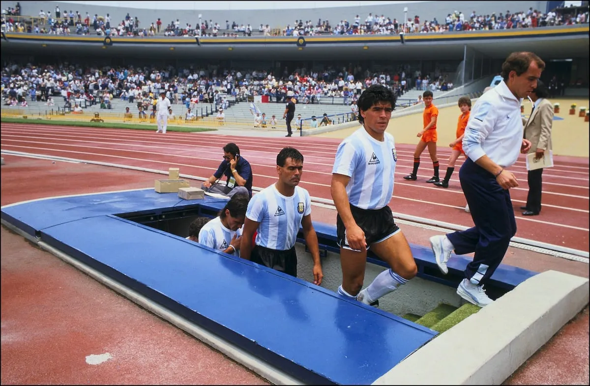 El día en que Maradona hizo sonreír a Diego Rivera en la UNAM 