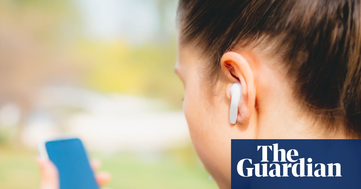 Labor’s planned gambling ad limits have influencer ‘blind spots’, experts warn