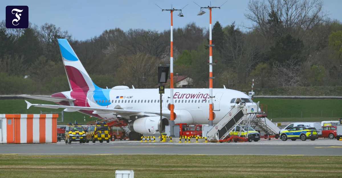 Flughafen Hamburg: Flugzeug dreht wegen Triebwerksproblem wieder um