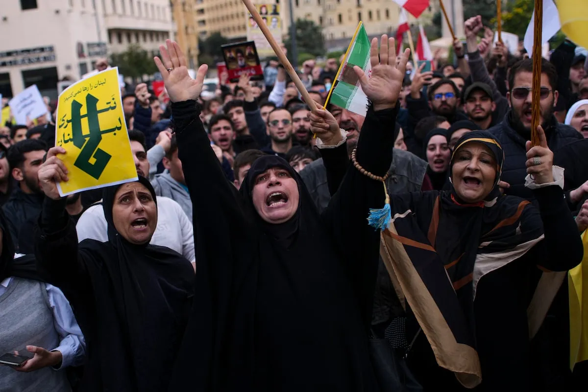 Los últimos ataques israelíes en Líbano y el bloqueo iraní del estrecho de Ormuz ponen en peligro las negociaciones de paz