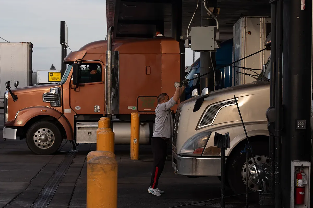 El precio de la gasolina dispara la inflación en EEUU hasta el 3,3%, el peor dato en dos años