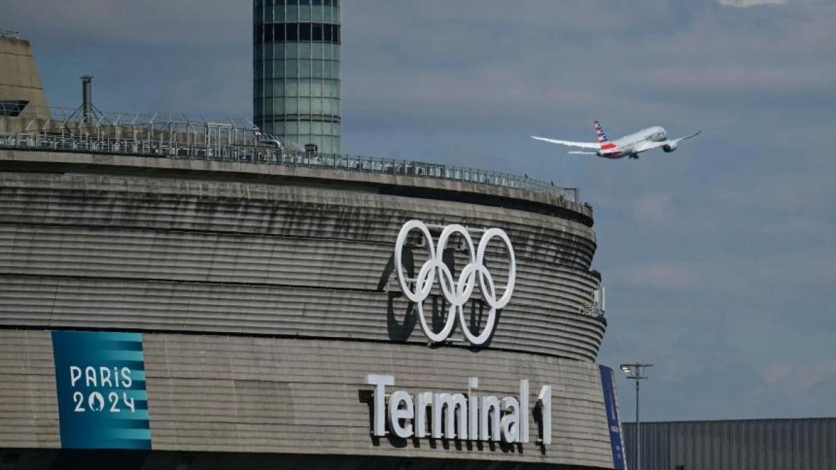 
               Los aeropuertos europeos alertan de escasez de combustible en tres semanas si sigue cerrado Ormuz
           