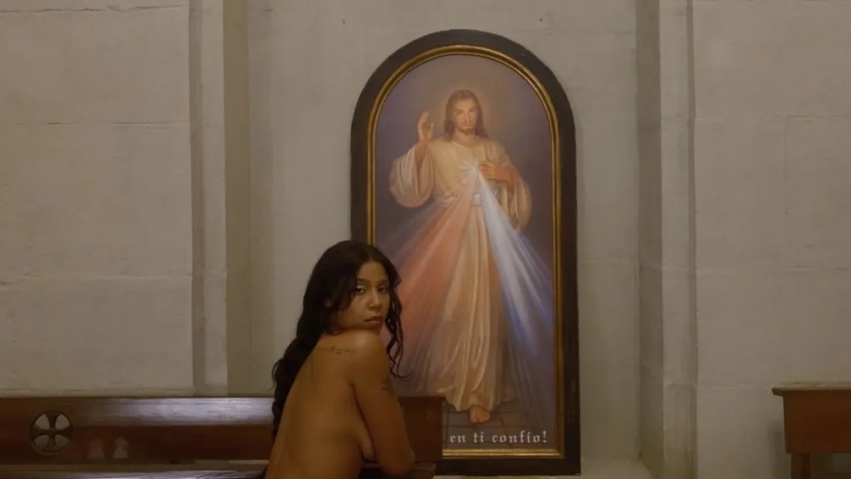 El Obispado de San Sebastián pide retirar las imágenes de la rapera Tokischa semidesnuda en una basílica