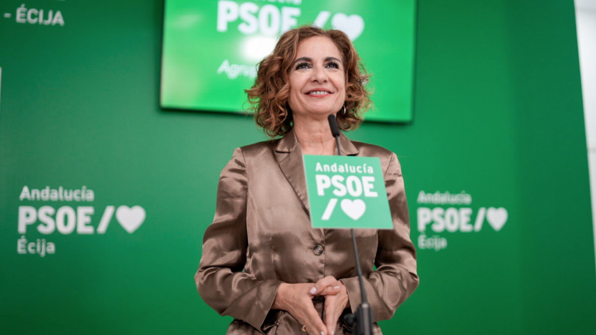 
                                                                                          Montero pide la movilización del PSOE pese a las dificultades para conformar las listas del 17-A
                                                                                      